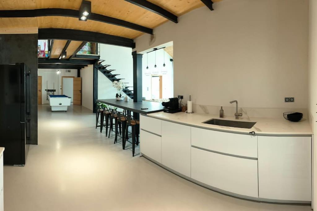 Industrial Luxury Nimes & Arles Villa บูแคร์ ภายนอก รูปภาพ