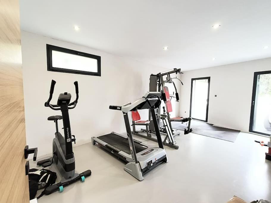 Industrial Luxury Nimes & Arles Villa บูแคร์ ภายนอก รูปภาพ