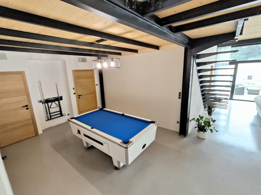 Industrial Luxury Nimes & Arles Villa บูแคร์ ภายนอก รูปภาพ