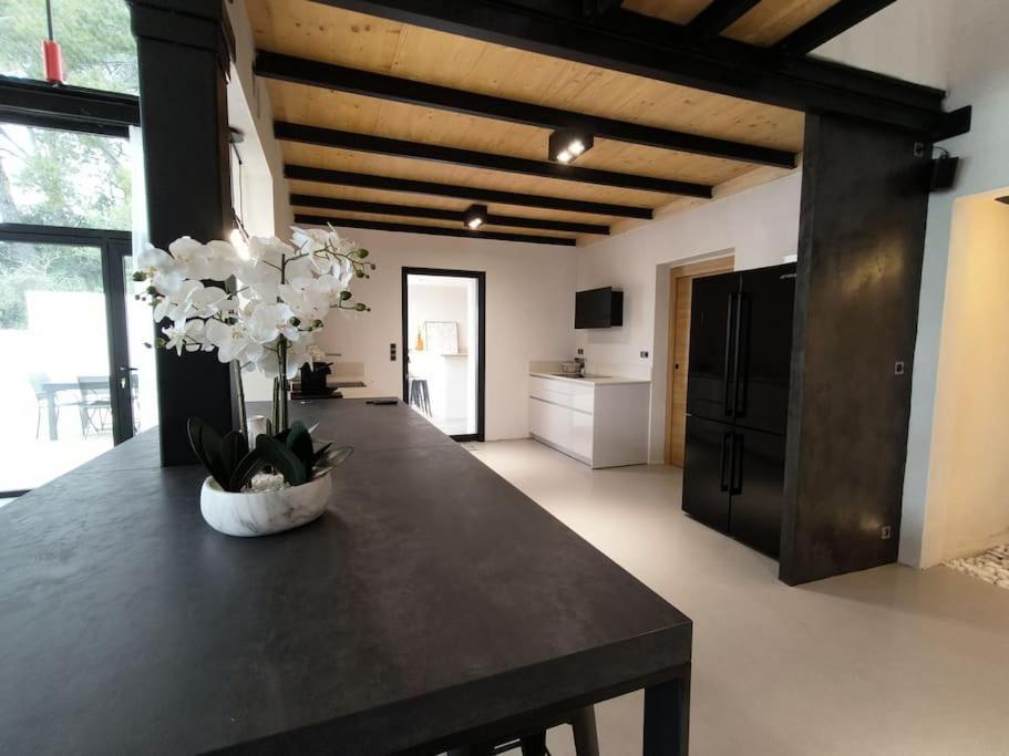 Industrial Luxury Nimes & Arles Villa บูแคร์ ภายนอก รูปภาพ